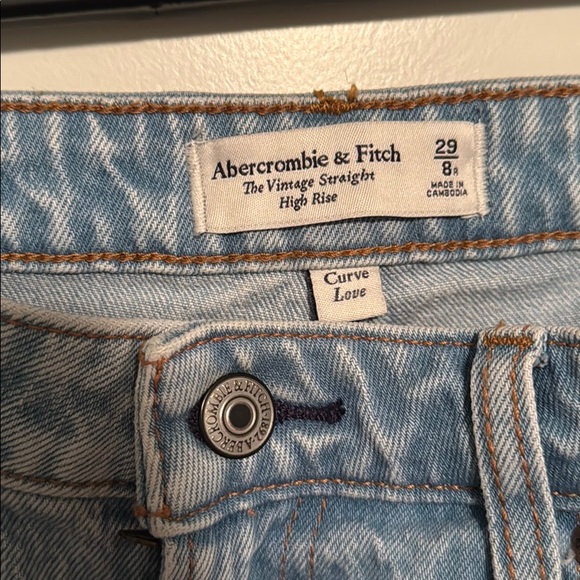 Women’s Abercrombie and Fitch Jeans - Picture 3 of 5